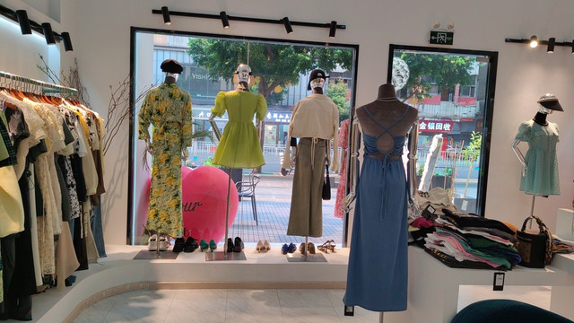 岭南天地 | 逛完这家服装店,拼夕夕都不香了