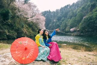 穿上最美的汉服，在木兰清凉寨的樱花雨中等你