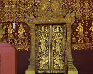 小城佛光与时光 -- 老挝琅勃拉邦街头漫笔