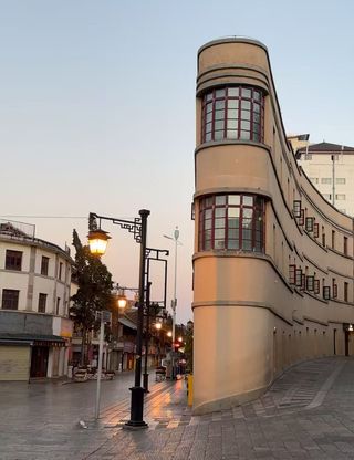 这次昆明之行选择了翠湖畔的昆明翠湖丽瑞德酒店，真是个惊喜！酒店就在市中心，去哪都