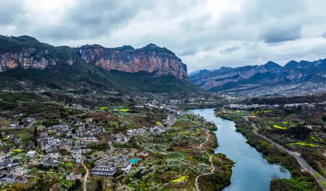 乡游黔中·黔西市 大关镇丨桃夭灼灼，是染红山野春日的胭脂色
