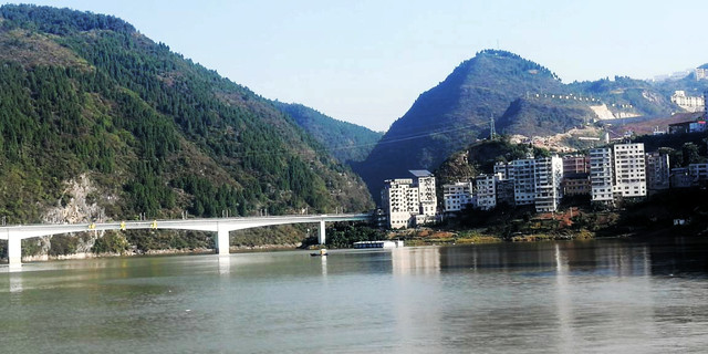 船游恩施神农溪,沿途美景令人醉