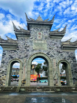成都风情:锦门探秘、宝光寺静思与美食之旅