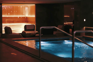 枕泉而眠丨昆明站旁20小时，解锁夜宿新体验