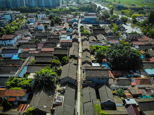走上青石板路,听安丰古镇里的盐传奇
