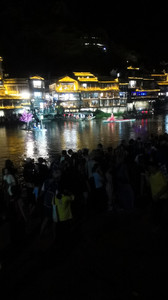 凤凰古城游记图文-别踩坑！古城交通乱，带娃夜游累趴😭