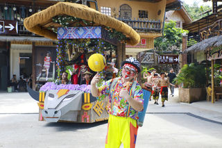 沉浸黎族奇幻水韵，邂逅槟榔谷的泼水狂欢
