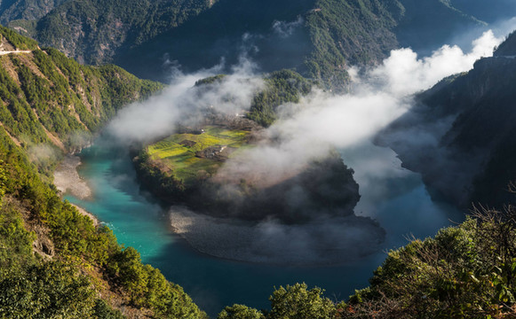 怒江秋那桶：怒江峡谷的精华🌲