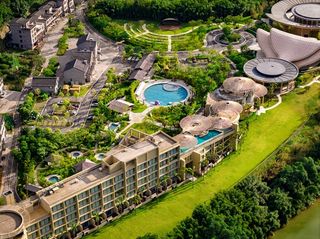 信宜市携手“一站式治愈型度假专家”四季文旅，广东虎跳峡国庆亮相!