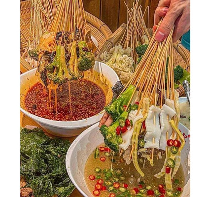 旅游好体验,吃不够的乐山美食-本地人扎堆的钵钵鸡!