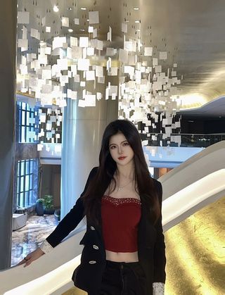 做个可爱的姑娘，不烦世事，满心欢喜。”