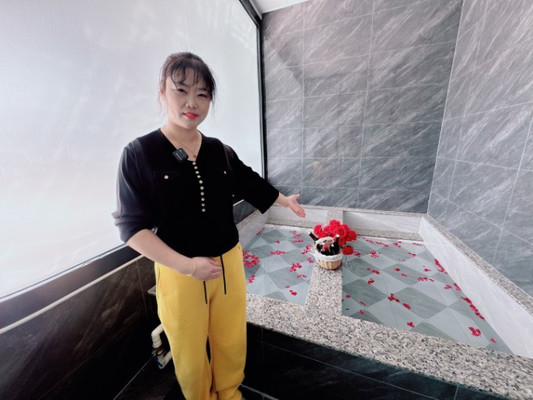 河北承德隆化七家温泉村茅荆坝宏钰轩温泉宾馆民宿,每间房都有私汤温泉泡池!