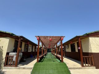 辽宁大连广鹿岛海岛风情渔家民宿门前是沙滩，提供码头景区接送！