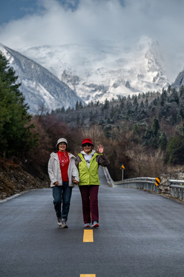 带着77岁老妈游西藏（四）川藏线318最美路段，波密到昌都然乌湖