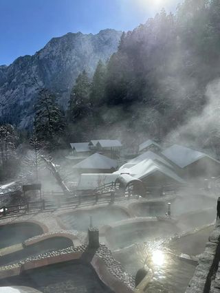 冬季川西海螺沟看雪景泡天然温泉圣地之选