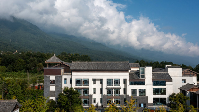 不出房间就能看到大理洱海的网红海景度假酒店,人均700+就能拥有。