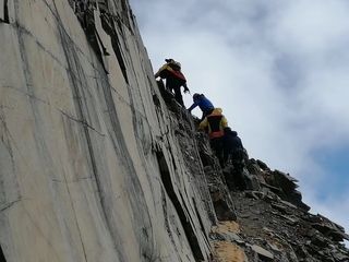 攀登四姑娘山三峰