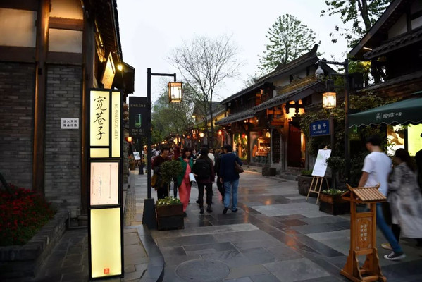 2025国庆成都旅游攻略:宽窄巷子文艺拍照绝美机位