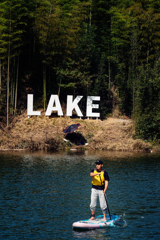 揽山川湖泊入怀，摩崖蹦极刷爆朋友圈的勇敢