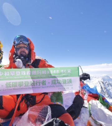 珠峰景区游记图文-国内首位低碳攀登践行者，迟永军成功登顶中国北坡珠穆朗玛峰