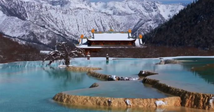 不装了，黄龙春日就是大自然私藏的水墨画