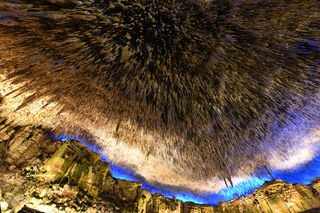 乳石隼立 钙瀑赛玉 巴中诺水洞天奇丽水石让人恍然坠入仙境