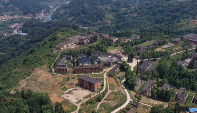 秦岭大山里这个兵工厂,曾上万工人在此生活,今荒废不堪令人惋惜