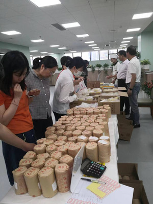 江苏名牌无锡“张慎裕”月饼试销南京深受消费者青睐