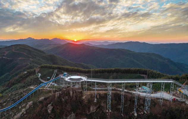 云景牛山:行在牛山顶,坐看云天处。来云景牛山放肆嗨!!!