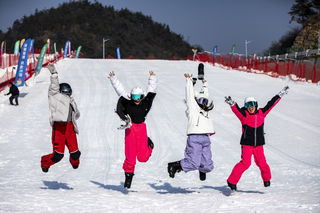宜昌秭归五峰滑雪场路线酒店攻略|这个冬季与冰雪乐趣的完美融合