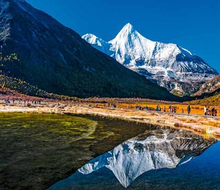 稻城亚丁~闯入现实版的 “蓝色星球”，简直美到犯规