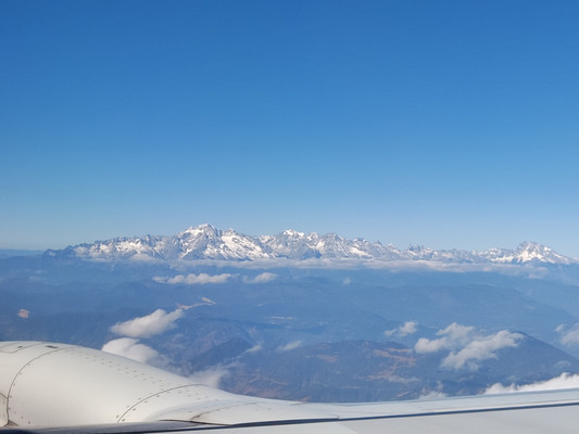 高空见玉龙,这是在丽江抬头就能见到的浪漫