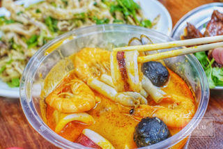 每周跑一趟八市，不是去买菜的，为的是这碗面。