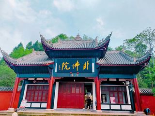 卧佛院景区:自然与历史的完美融合