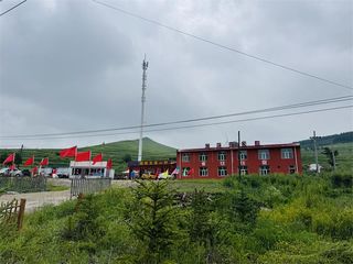 张北坝上草原天路润萍农家院出门就是大草原,山顶能看日出日落,是一家集餐饮和住宿特产于一体的农家院!