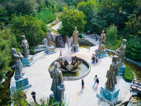 来济南青铜山大峡谷开启“洗肺”之旅,感受现实版“本草纲目”