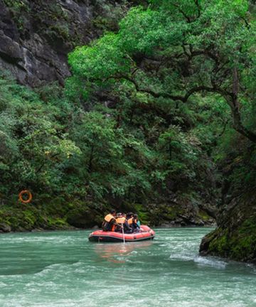 被误解的巴拉格宗|住一晚,解锁24小时不打烊的雪山秘境