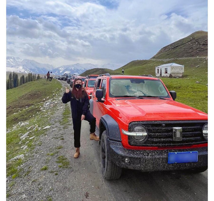 新疆旅游复苏,伊犁千年古道孟克特开通迎来首批自驾游客