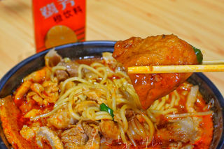 厦门又多了一家好吃的沙嗲面！香辣口！30元加满料好满足。