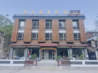 河北保定野三坡观山看水民宿火炕房窗外就是响水湾，紧临百里峡景区！