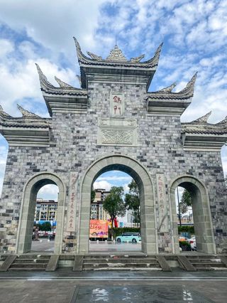 来锦门体味百态人生,享受奇幻之乐。