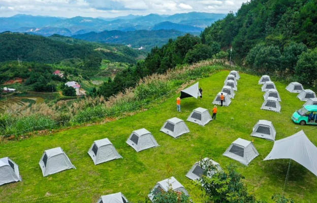 安溪举办国心绿谷茶庄园高山生态露营节暨荧光趣跑挑战赛！