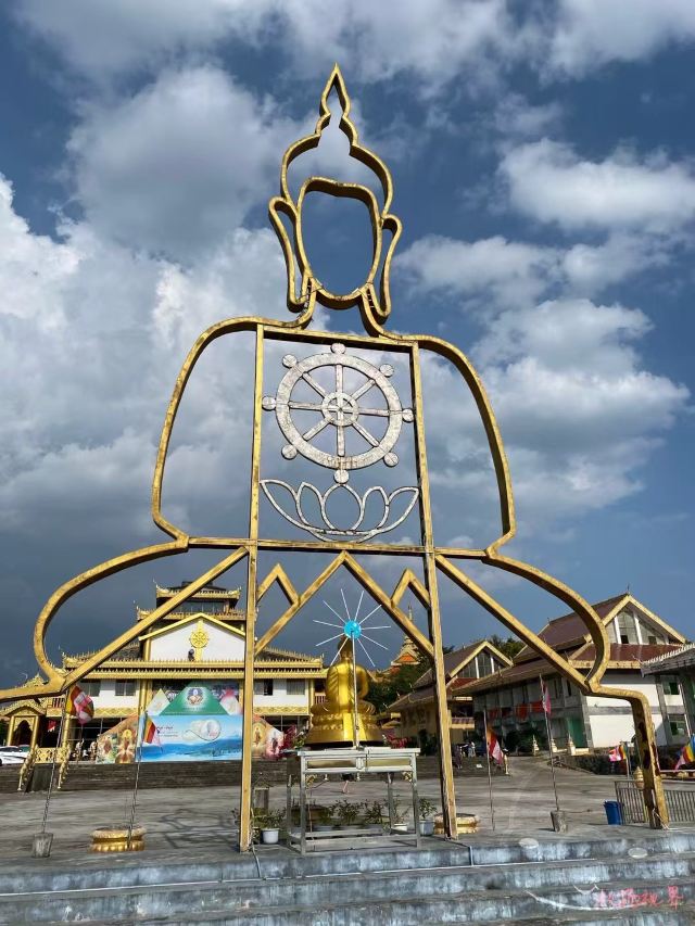 瑞丽市总佛寺旅行图片 2