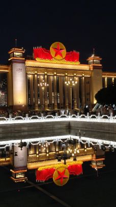 八一广场-南昌-雾松.