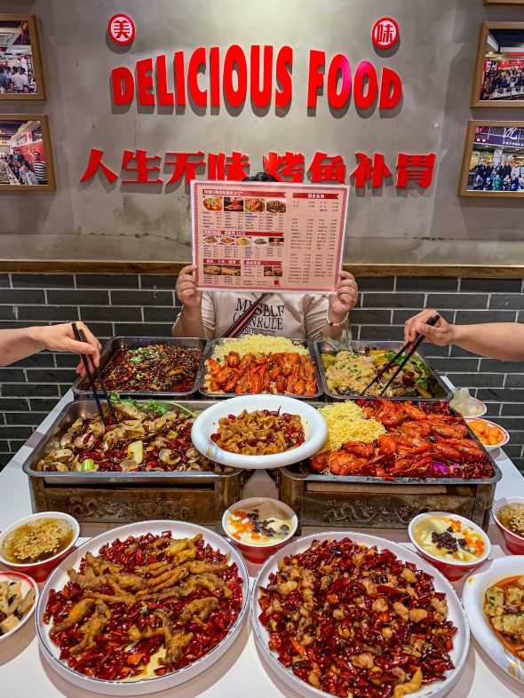 沈姐烤鱼观音桥店炭火烤鱼实景