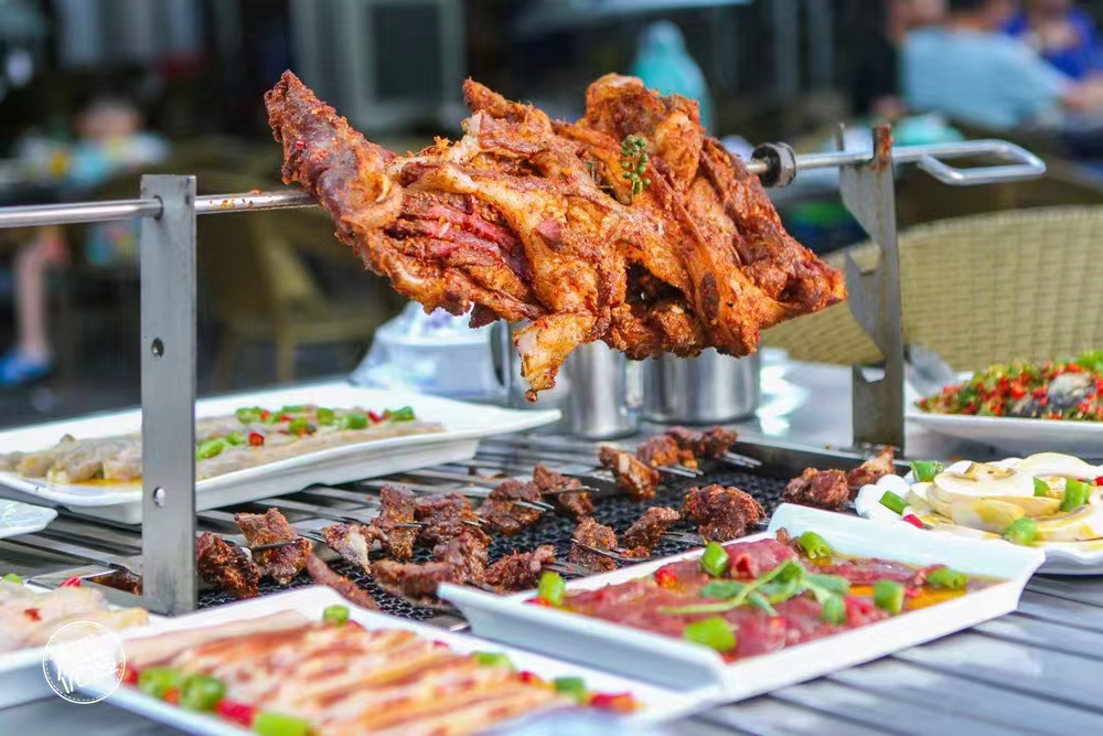 王小四烤羊腿总店