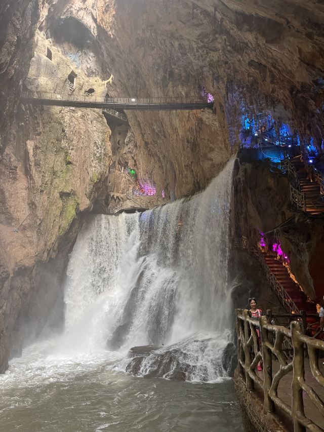 锅圈岩瀑布景区旅行图片 1