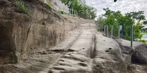 絲綢之路亭口古車轍遺址