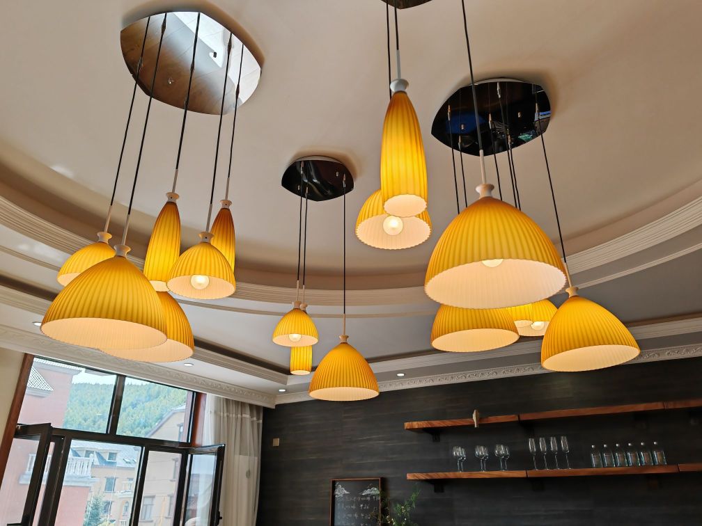 伴山酒店咖啡厅餐厅图片