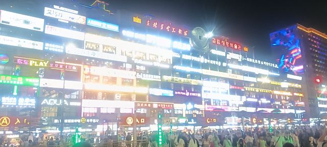 延边大学网红弹幕墙旅行图片 2